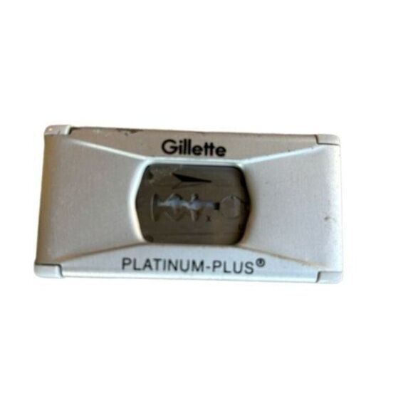 Gillette Premium-Plus 1970’s Vintage Razor Blade Dispenser-3 Blades - Picture 1 of 4